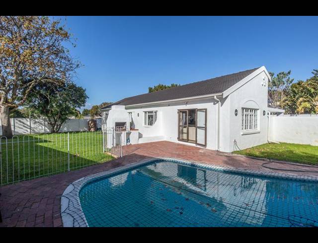 4 BEDROOM PROPERTY TO RENT IN CONSTANTIA